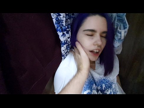❤️ Xwişka min di dolabê de dît û alîkariya wê kir ❌ Porno li me ☑